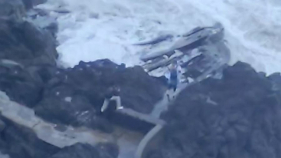 Turistas arriscam vida no mar do Seixal (vídeo)