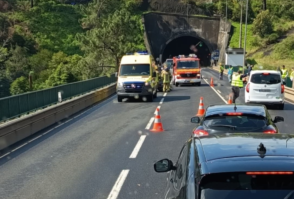 Mulher ferida em acidente na Via Expresso