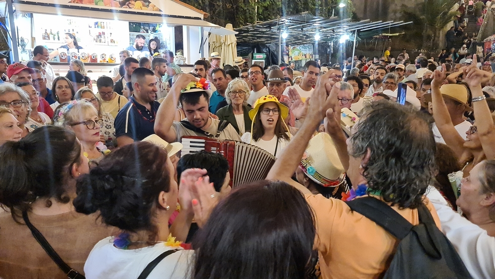 "Palavras de Carinho" nos arraiais da Madeira. Veja o vídeo.