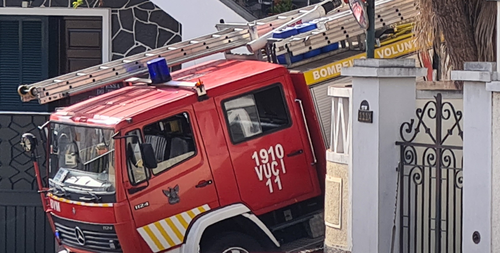 Bombeiros combatem Incêndio no Funchal