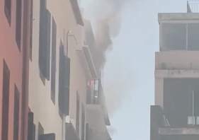 Inc&ecirc;ndio em habita&ccedil;&atilde;o mobiliza v&aacute;rios meios no Funchal (com v&iacute;deo)