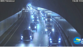 Tr&acirc;nsito lento h&aacute; mais de uma hora ap&oacute;s acidente