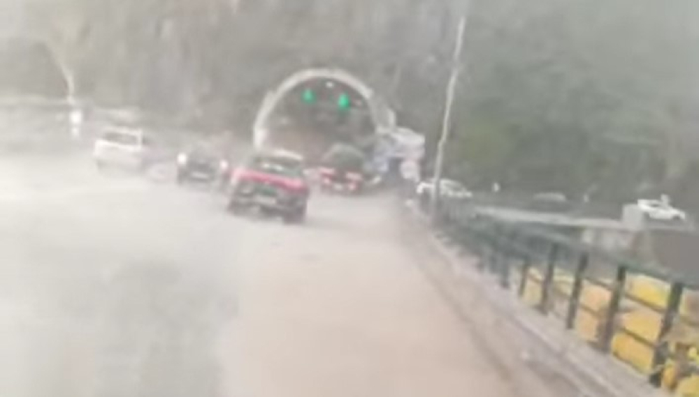 Chuva repentina no Funchal provoca inundações