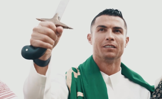 Ronaldo de espada na mão