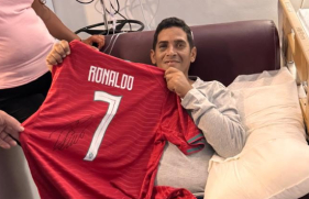 Sobrevivente da trag&eacute;dia na Venezuela recebe camisola assinada por Ronaldo