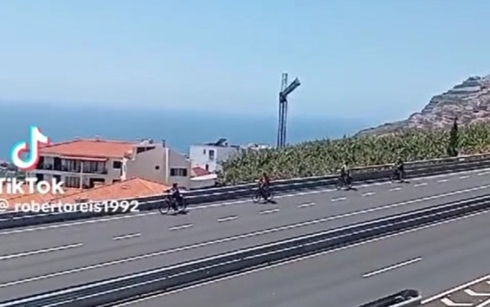 Vídeo mostra ciclistas a circular na Via Rápida e gera alerta nas redes sociais (com vídeo)