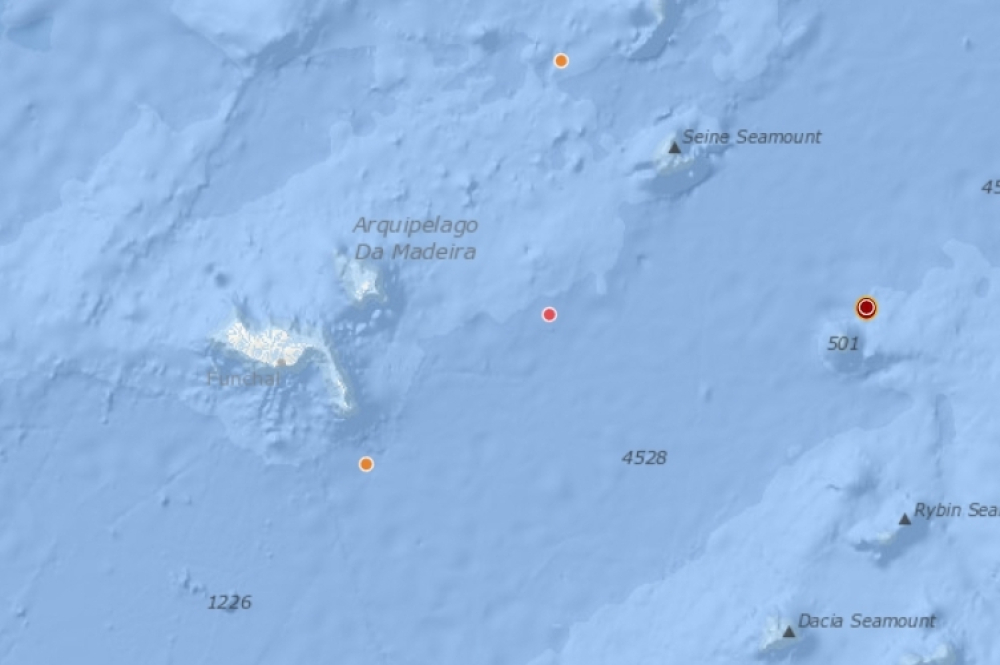 Sismo a Este do Porto Santo