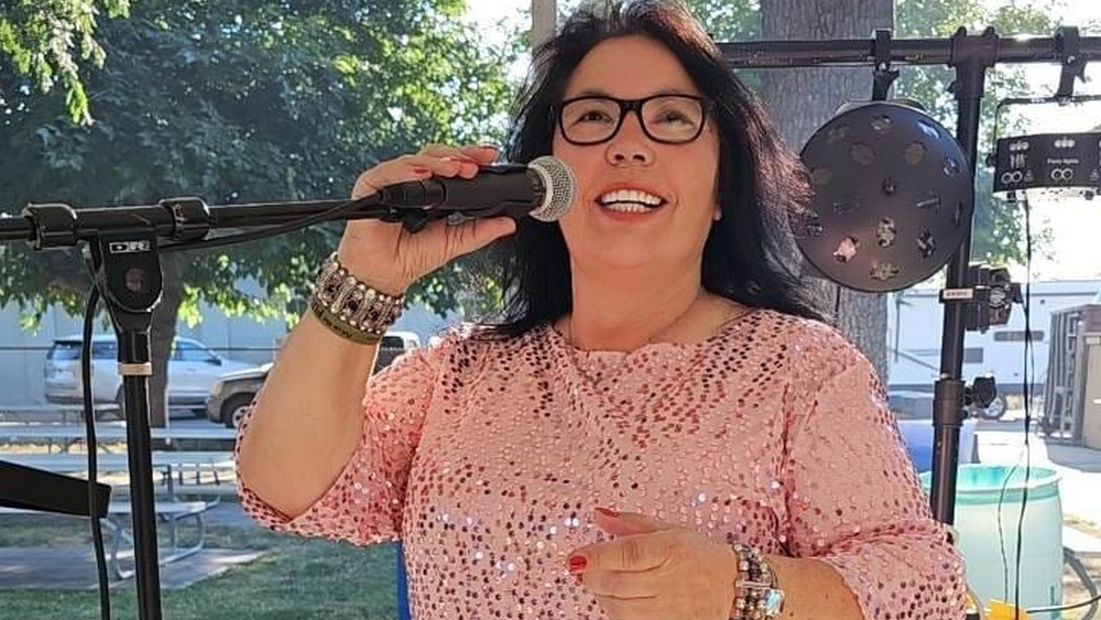 Emily Rocha: uma "Rosa Amarela" dos Açores para a Califórnia