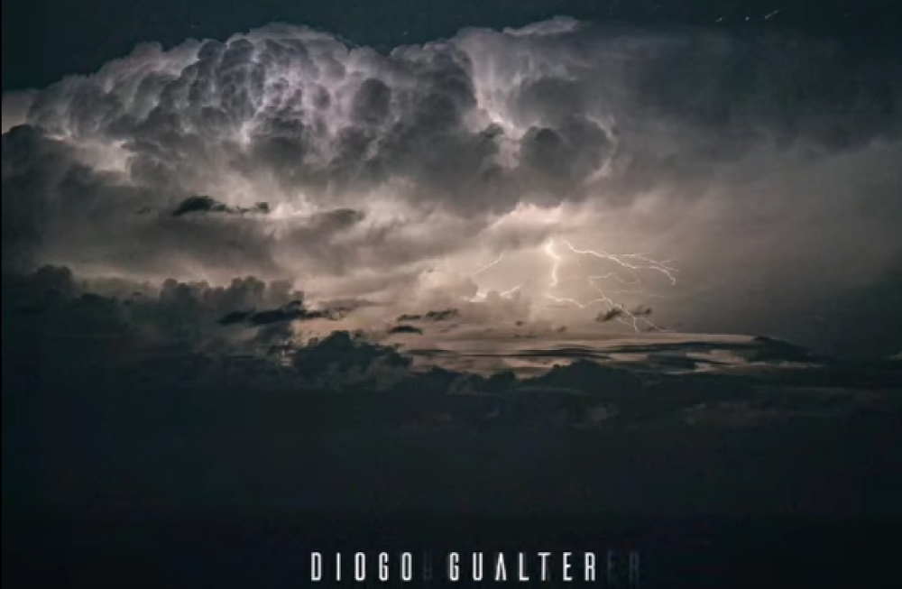 Espetacular registo de trovoada ao largo da Boaventura