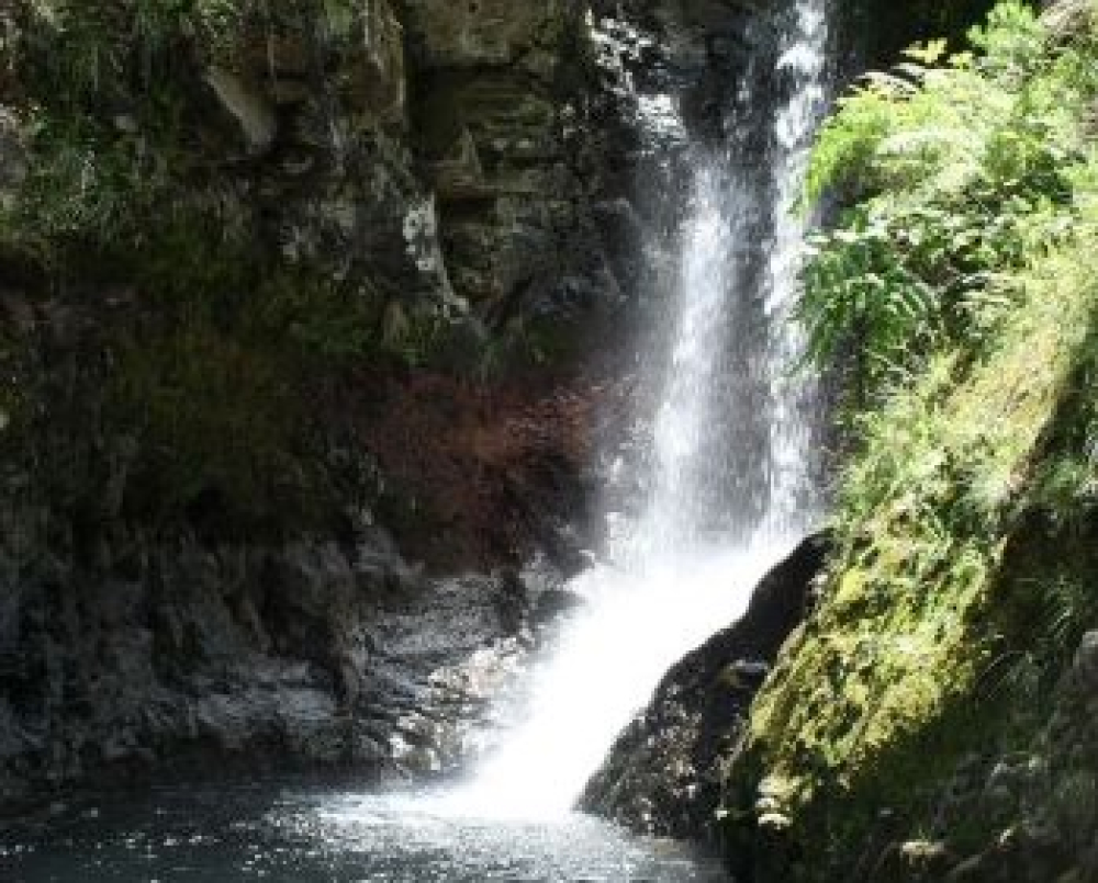 Turista caiu de altura de 10 metros, no Ribeiro Frio