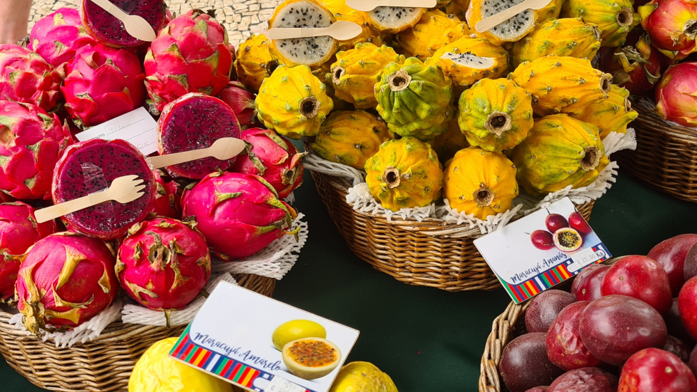 Fruta tropical atinge preços de luxo no Mercadinho das Flores