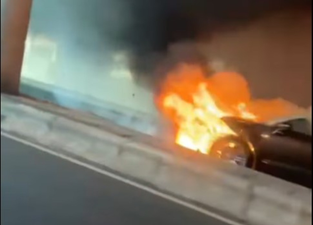 Carro em chamas em São Martinho (com vídeo)