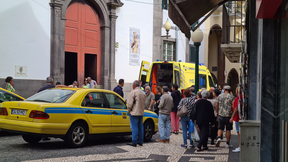Bombeiros Sapadores do Funchal junto à Igreja do Carmo