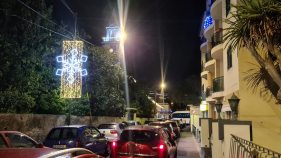 Carro mal parado bloqueia tr&acirc;nsito no centro do Cani&ccedil;o