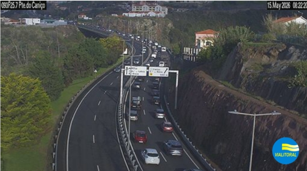 Acidente provoca trânsito lento na Via Rápida