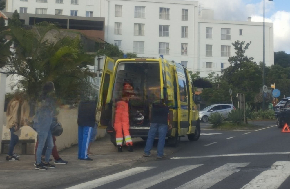 Acidente junto ao Centro de Saúde de Santo António