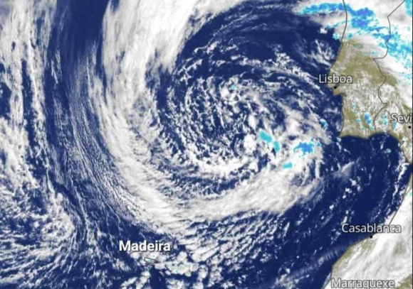 Depress&atilde;o a caminho da Madeira