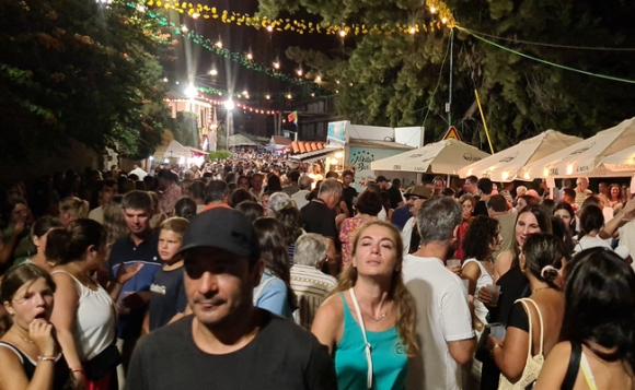 Festa da Senhora da Ajuda atrai milhares de pessoas (com vídeo)