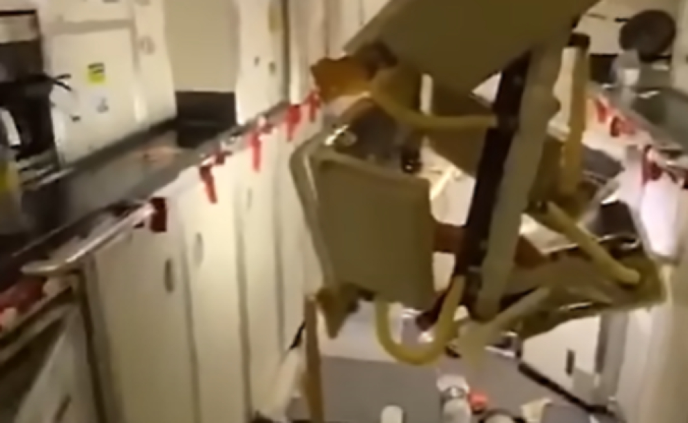 Turbulência durante voo causa 1 morto. O vídeo é assustador.