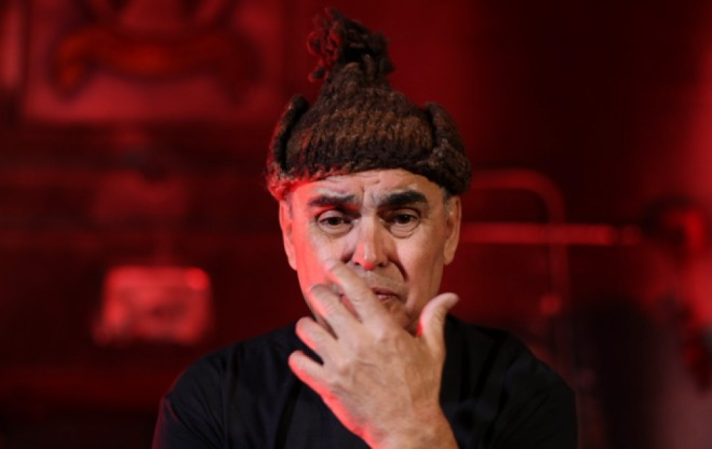 Cantor Décio Gonçalves lança música para ajudar a reconstruir Casa da Madeira em Toronto