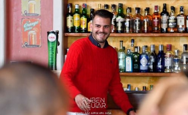 "Quem n&atilde;o come em casa"