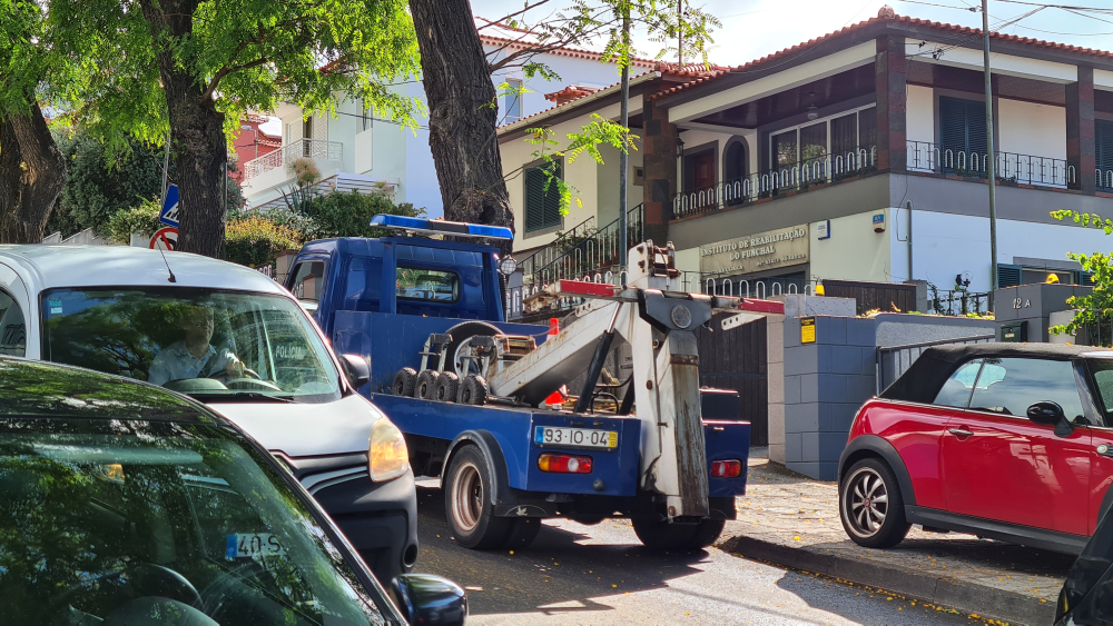 PSP chamada a rebocar carros, na Pena