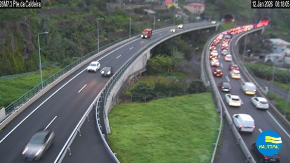 Acidente condiciona trânsito na Via Rápida