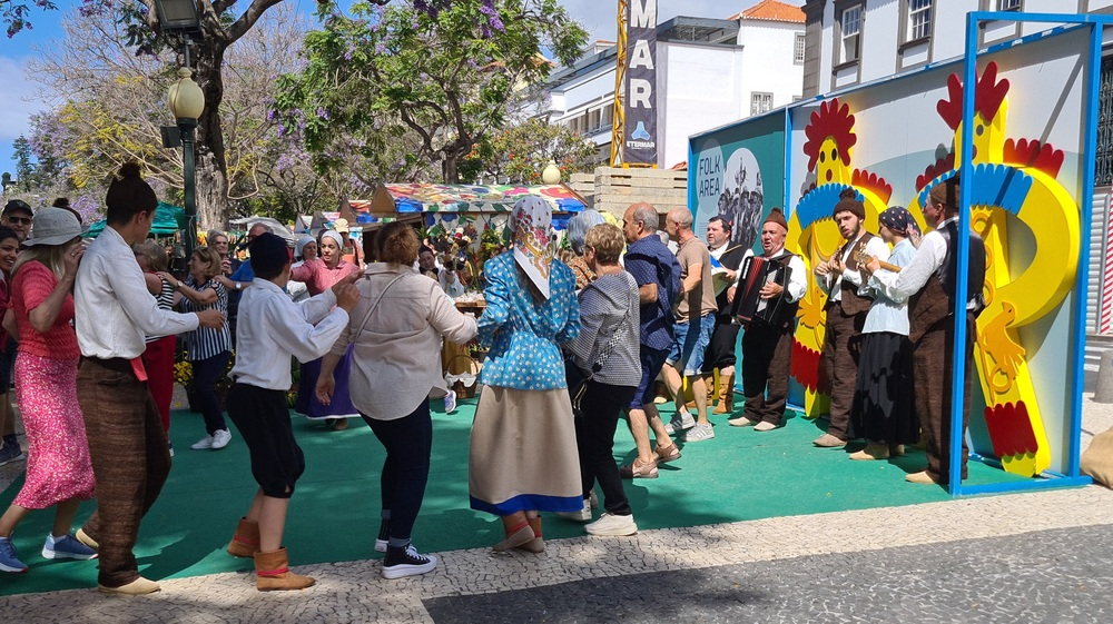 "Deixa passar esta nossa brincadeira" com Grupo do Porto da Cruz. Espreite o vídeo.