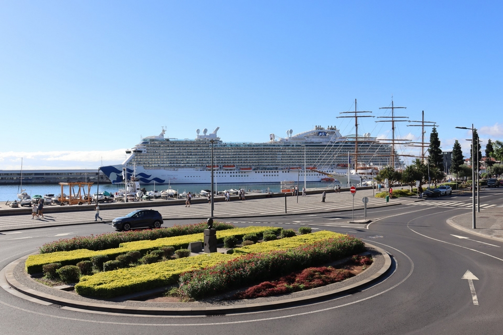 Navio "Sky Princess" voltou a tocar "The love boat". Veja o momento.