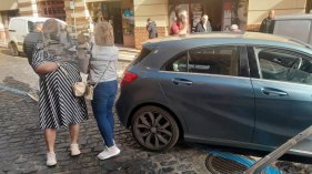 Turistas tentam "reservar" lugar de estacionamento