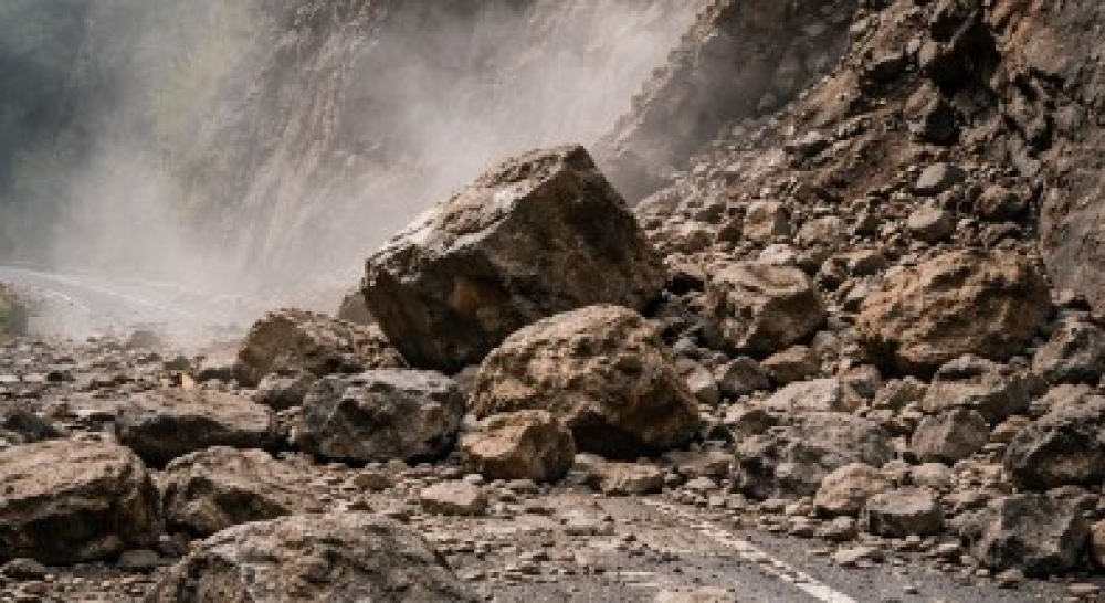 Derrocada no Monte e cerca de 90 ocorrências devido ao mau tempo
