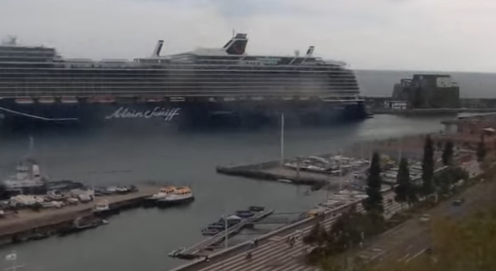 Criança em estado crítico após queda em navio cruzeiro