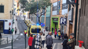 Bombeiros chamados a socorrer idosa em centro comercial