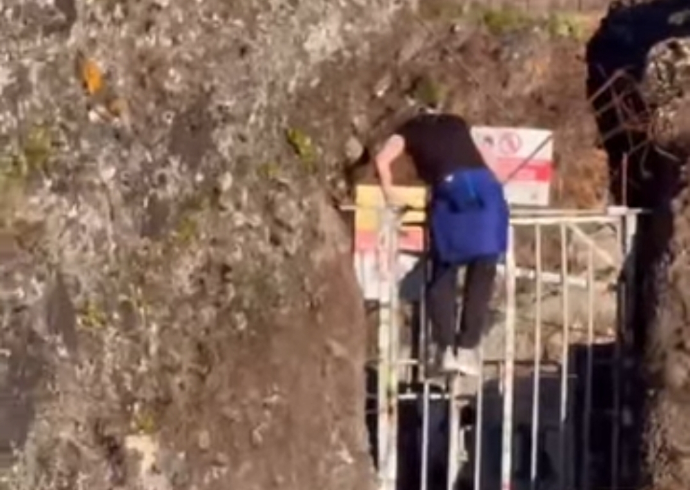 Turistas saltam portão para aceder ao trilho do Areeiro (com vídeo)