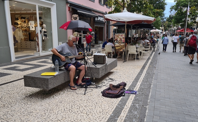 Artistas de rua atuam no Funchal (vídeo)