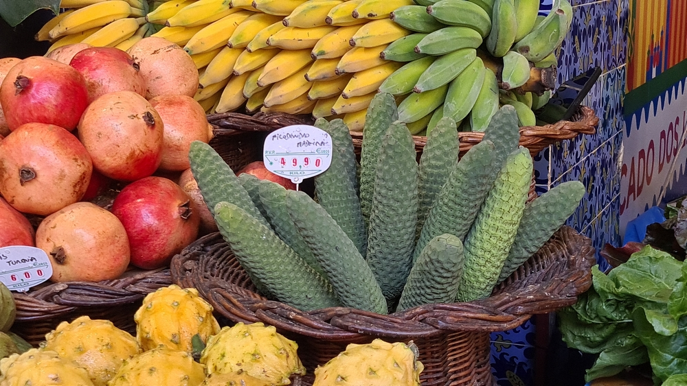 Fruto delicioso a 50 euros ao quilo, no Mercado dos Lavradores.