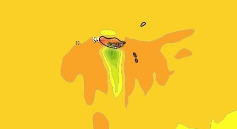 Entrada invernal com chuva, neve e muito vento