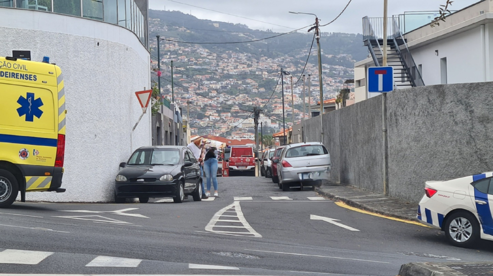 Incêndio mobiliza bombeiros, no Funchal
