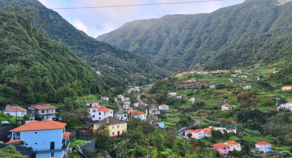Casal de turistas com criança de 5 anos perdidos nas serras da Boaventura