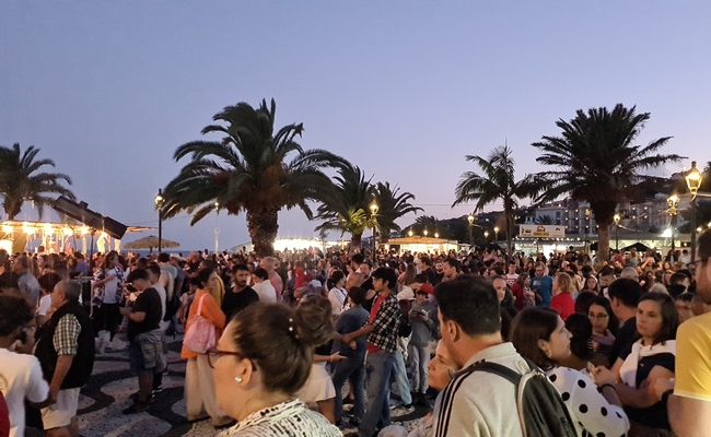 Enchente nas Festas de Santa Cruz. Veja o momento.