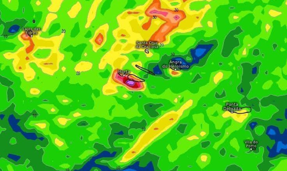 Ventos de 120 km/h e ondas de 10 metros, nos Açores