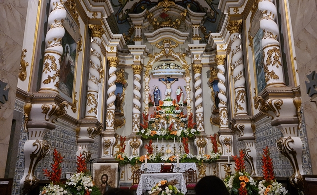 Senhor Bom Jesus saudado por milhares. Veja o momento.