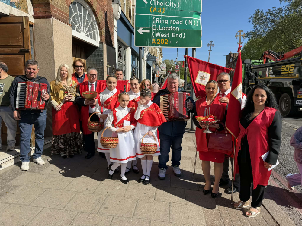 Espírito Santo celebrado em Londres com visita pascal da comunidade madeirense (com fotos)