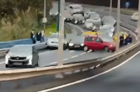 Acidente com v&aacute;rios carros na Via R&aacute;pida