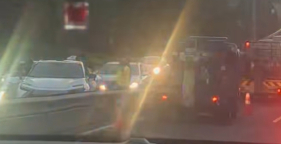 Acidentes bloqueiam tr&acirc;nsito na Via R&aacute;pida (com v&iacute;deo)