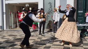 Recria&ccedil;&atilde;o hist&oacute;rica anima residentes e turistas (com v&iacute;deo)