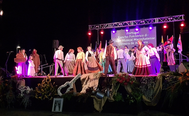 Atuação do Rancho Folclórico do Grupo Musical Macinhatense. Ver vídeo.