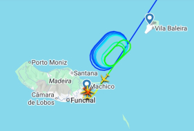 Avi&otilde;es &agrave;s voltas no Aeroporto da Madeira