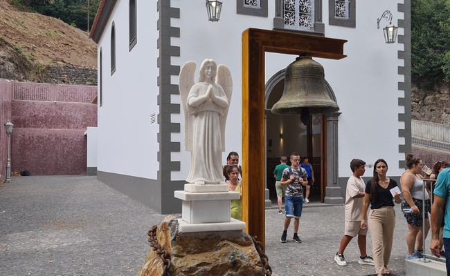 Largo das Babosas no Monte. Veja como ficou a nova capela.