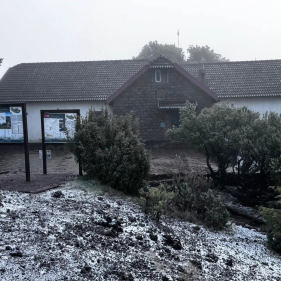 Pico Ruivo come&ccedil;a a ficar "pintado" de branco